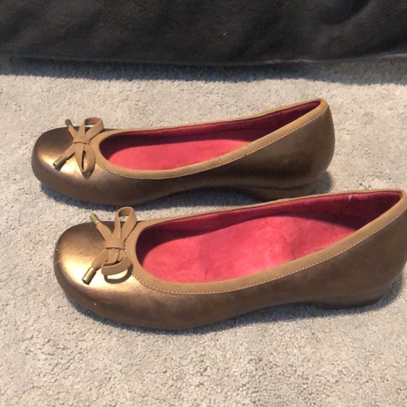 Vionic - Picture 3 of 7